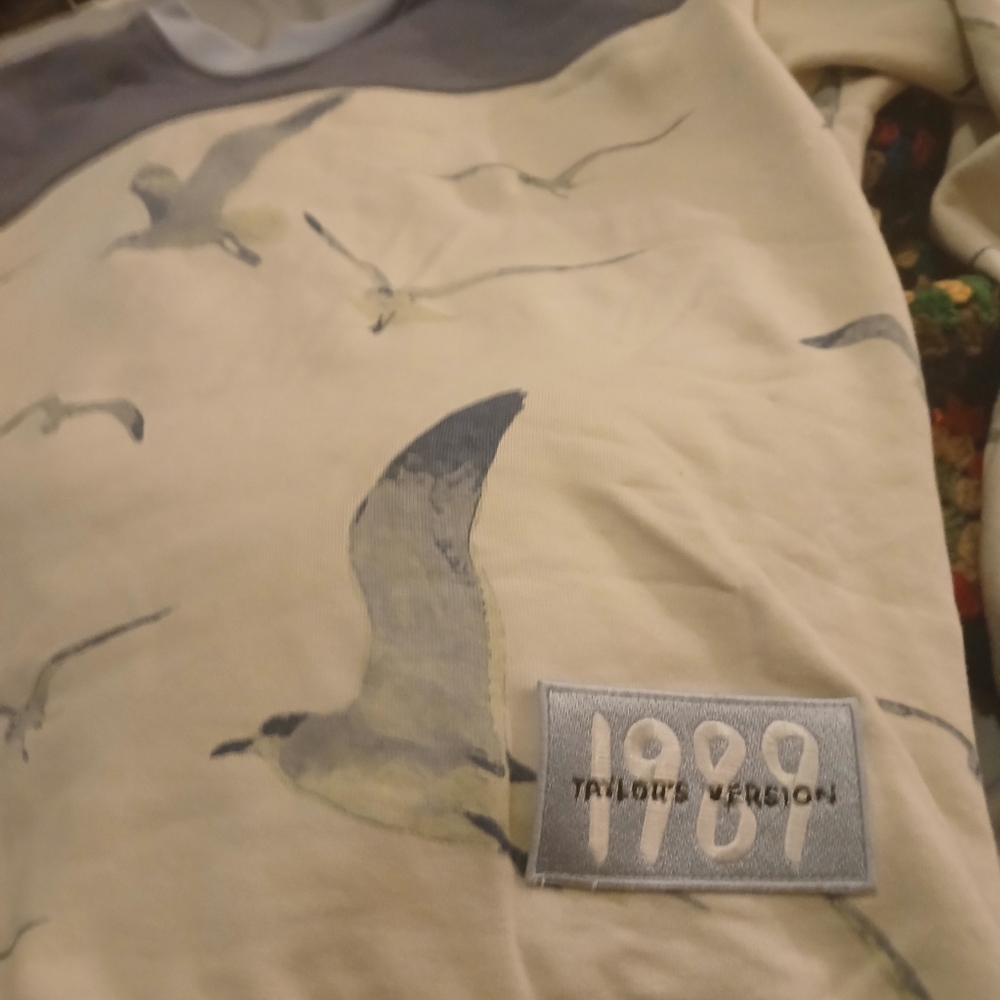 Taylor Swift SM 1989 seagull off white and gray and light blue official crewneck